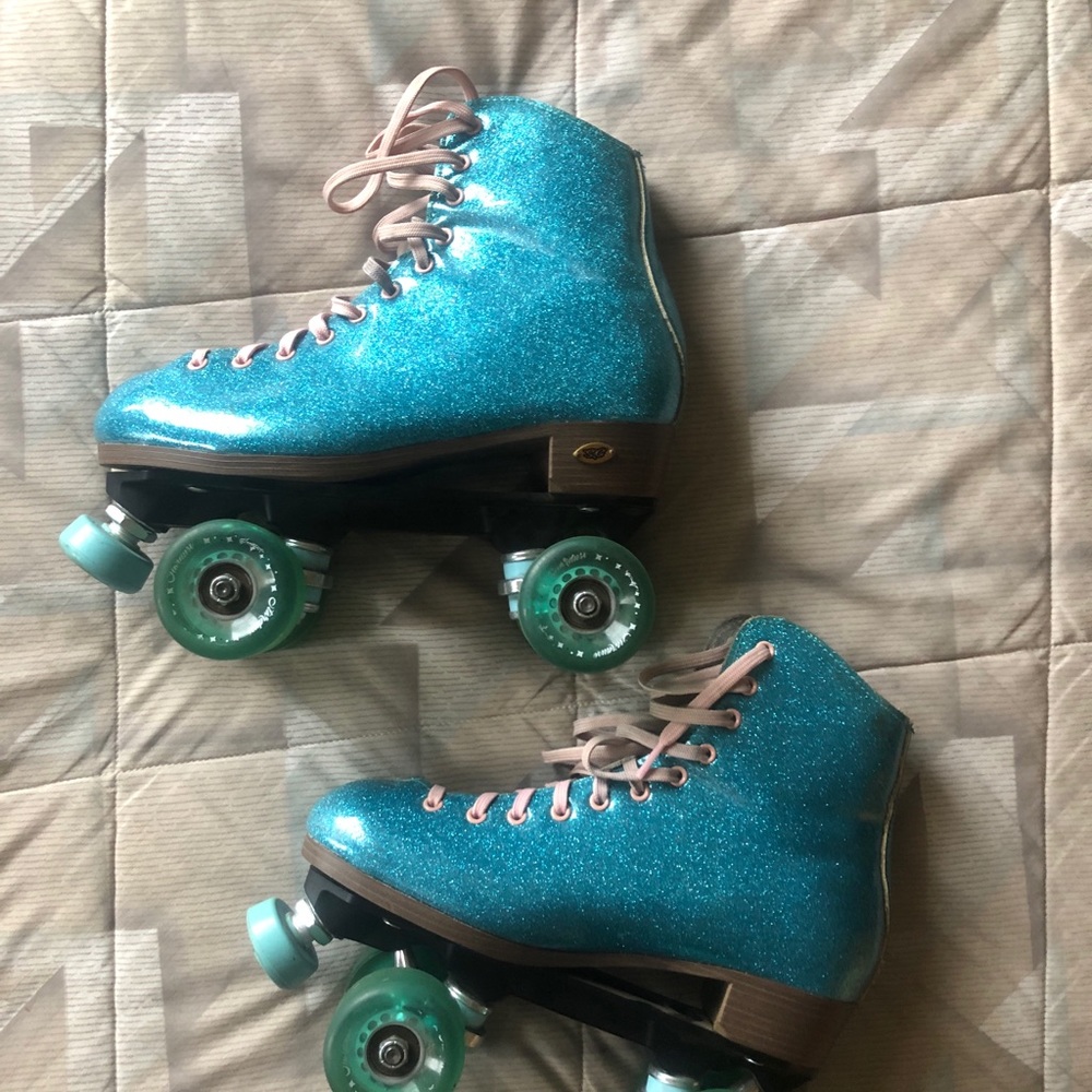 SureGrip Blue Sparkle Roller Skates + Smith Safety Gear - Women’s size 8